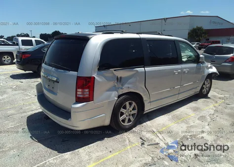 2008 Chrysler Town & Country Touring z USA, uszkodzony, nr VIN 2A8HR54P58R815513